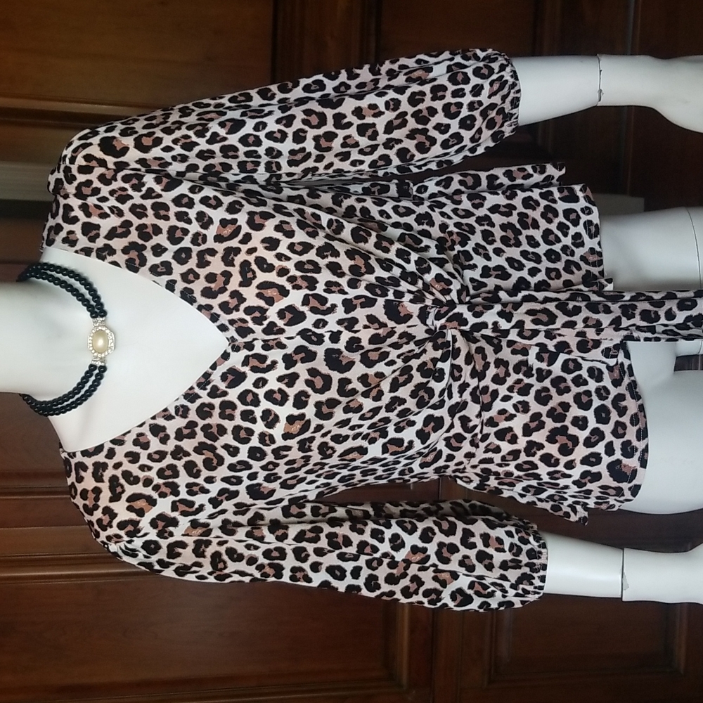 Ladies leopard blouse Size M Tan and Brown
